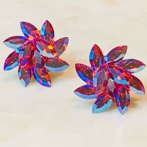 MAEDA’ EARRINGS CLIP SWAROVSKI RED AURORA BOREALIS CRYSTAL VINTAGE OLD STOCK NEW